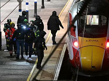 Массовая резня в поезде в Англии: 10 раненых, возможен теракт