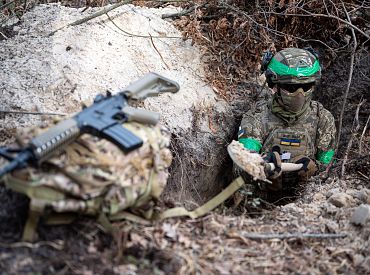 Зеленский согласен вывести войска из подконтрольной Украине части Донбасса, если туда не войдут россияне