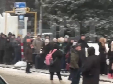 Кошмар на эстонско-российской границе: сотни людей стоят в очереди до 30 часов