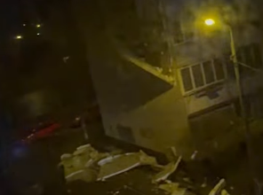 В Болдерае в бурю от дома отпала стена: отреновированная (ФОТО)