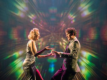 «Есть только миг между прошлым и будущим»: в Театре Чехова — предновогодняя премьера