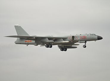 Российские и китайские бомбардировщики напугали Японию
