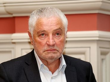 Kādreizējo «Maskavas nama» vadītāju Cehovalu tiesās par sankciju pārkāpšanu, otru bijušo vadītāju izsludina meklēšanā