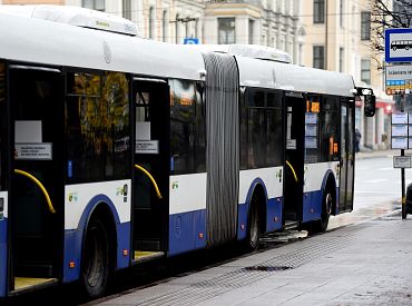 В общественном транспорте можно ехать и вот так: пассажиры в шоке