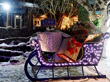 Aptauja: Latvijā 70% iedzīvotāju šogad Ziemassvētku dāvanām plāno atvēlēt līdz 250 eiro