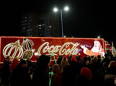 Уже завтра: грузовик Coca-Cola прибывает в Ригу из Вильнюса