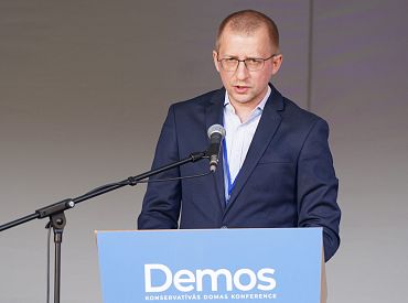 Īsi pēc dibināšanas biedrību «Bez partijām» pamet viens no dibinātājiem Baško