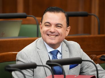 Пора просить помощи со стороны: активист о бардаке при строительстве больницы Страдиня