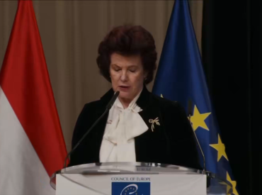 Очередной «нафинг спешел»: бывший спикер и посол Аболтиня не владеет английским?