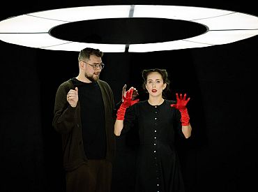 Čehova teātra arkādē piedzīvota pirmizrāde: Nika Peina “Zvaigznāji” Dž. Dž. Džilindžera iestudējumā