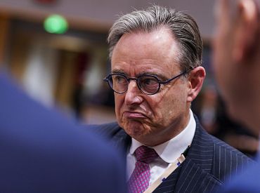 «Соседи России испытали бы эмоциональное удовлетворение, но…» Как де Вевер не дал изъять деньги РФ