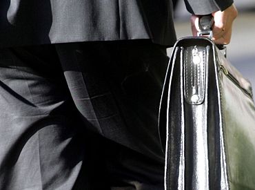 Допуск или недопуск? СГБ продлила проверку более чем для 20 должностных лиц