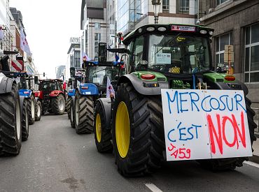 Страсти по МЕРКОСУР: польские и французские депутаты ЕП выступили в защиту своих фермеров, а балтийские…