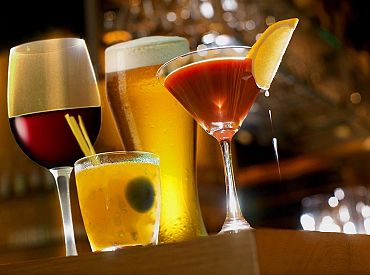 В Италию — пить? Эксперты назвали страны, где можно выпить и не разориться!