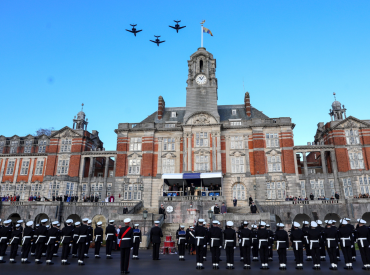 Король без земли: откуда у британской монархии миллионы?