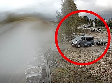 Рассчитал всё, но не учел камеры: водитель хитро выкинул стиральную машину (ВИДЕО)