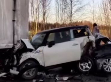 Vairāku auto sadursmē uz Jaunjelgavas ceļa cietusi viena persona