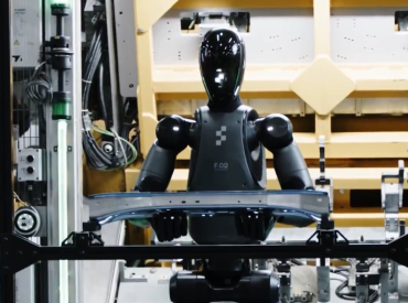 Гуманоидные роботы проработали на заводе всего 10 месяцев. Что случилось? (ВИДЕО)