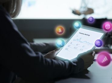 Kā uzņēmumi var veidot digitālo redzamību bez pastāvīga reklāmas budžeta