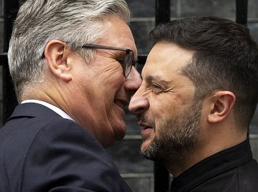 Стармер заявил, что Европа готова развернуть войска в Украине. А Путин не готов на это согласиться. Коллизия