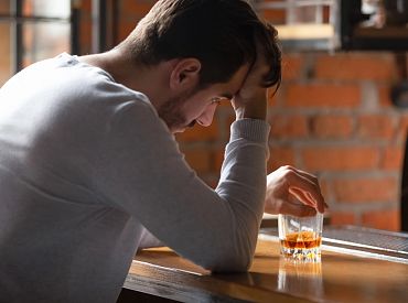 Лечение алкогольной зависимости: психотерапия, кодирование и мотивация к трезвости