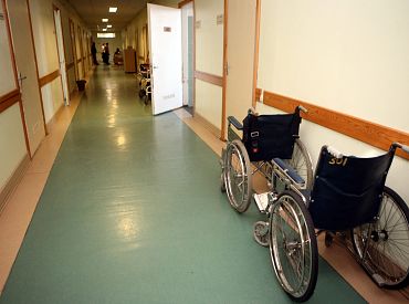 Bauskas slimnīca konstatē pārkāpumus un atlaiž iepriekš pēc sūdzībām atstādināto ārsti