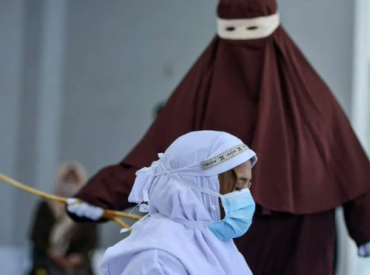 140 ударов палкой на глазах у толпы: женщина потеряла сознание после публичного наказания