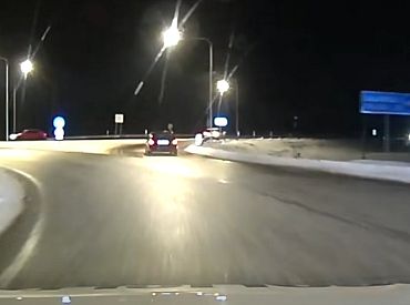 Полиция Кекавы ловит дрифтеров на скользких дорогах (видео)