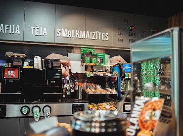 “KOOL Latvija” pārskatītais kafijas abonements joprojām ļauj ietaupīt.