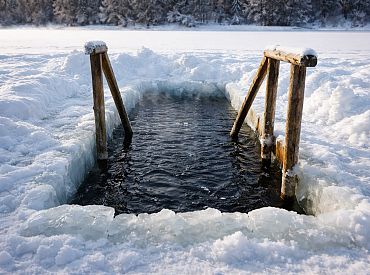 Жизнь Евгения перевернулась после купания в ледяной проруби: о чем (не) говорят мужчины