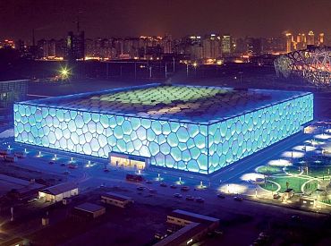 В Китае дождь пустили в дело: водой с неба смывают унитазы и поливают газоны