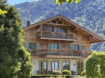 Izsolē nonāk dārgākais īpašums Vācijā, kuru par 77 tūkstošiem nedēļā īrēja krievu oligarhs Usmanovs