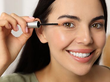 Салон у тебя дома! Как укрепить ресницы с помощью современного средства для роста ресниц