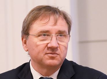 А почему ректор получает 21 725 евро в месяц, а профессор 830? Крик души дерматовенеролога