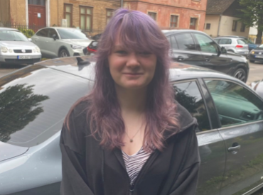 Длинные розовые волосы: в розыск объявлена пропавшая девушка (ФОТО)