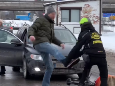 Это было последней каплей: полиция ищет свидетелей драки между велосипедистом и водителем Volvo