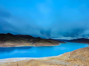 Китай мобилизует бактерии на борьбу с пустынями: песок начнут склеивать живые организмы