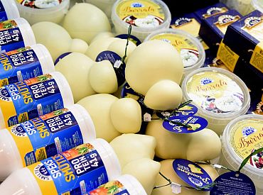 Бренд обещают сохранить: объединение двух крупнейших молокоперерабатывающих предприятий Латвии