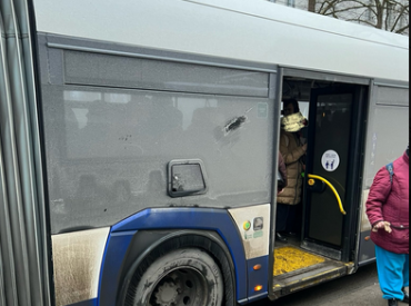 «Вы автобусы вообще моете?» Рижане возмущены тем, как выглядит общественный транспорт