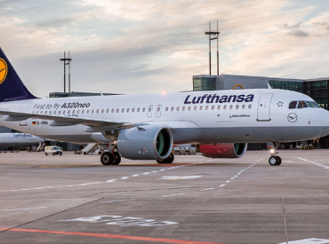 Ночь на взлётной полосе: пассажиры застряли в самолёте в Мюнхене — водители автобусов уже «спали»!