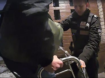 Не было никого, кто мог бы помочь.  Но на выручку пришла муниципальная полиция (ВИДЕО)