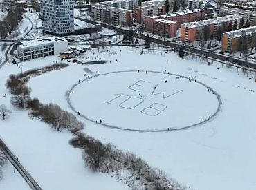 В Тарту вырезали ледяную карусель диаметром 108 метров