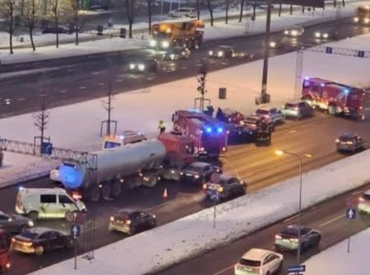 Uz Krasta ielas Rīgā teju vienlaicīgi notikušas piecas nelielas automašīnu sadursmes