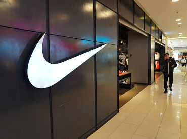 Nike обвиняют в дискриминации белых работников: правительство США ведёт следствие