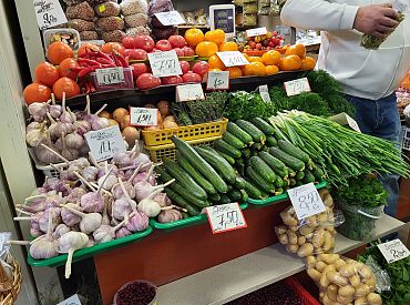 Высокая аренда и мороз прогнали торговцев с рынка? Огурцы нынче дороже говядины (ФОТО)