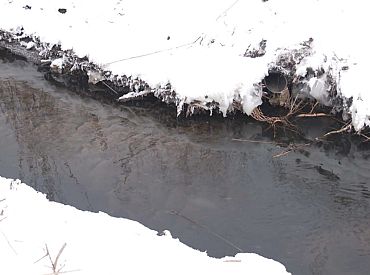 «Не замерзает даже в -20»: житель Чиекуркалнса обнаружил утечку с ТЭЦ