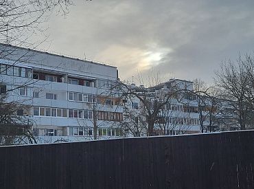 «Стоит, как гнилой зуб»: что происходит с взорванным домом на Баускас? (ФОТО)