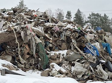 В Марупском крае нашли огромную незаконную свалку строительного мусора