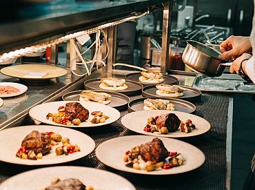 В Риге закрылся еще один ресторан со звездой Мишлен: задушила аренда