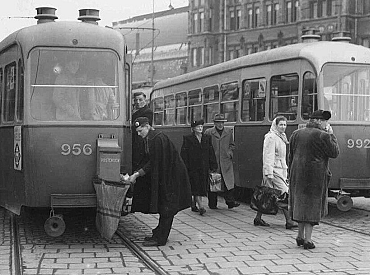 Трамваем возят? В Latvijas pasts пообещали доставить деньги из Пардаугавы на Тейку за пять дней